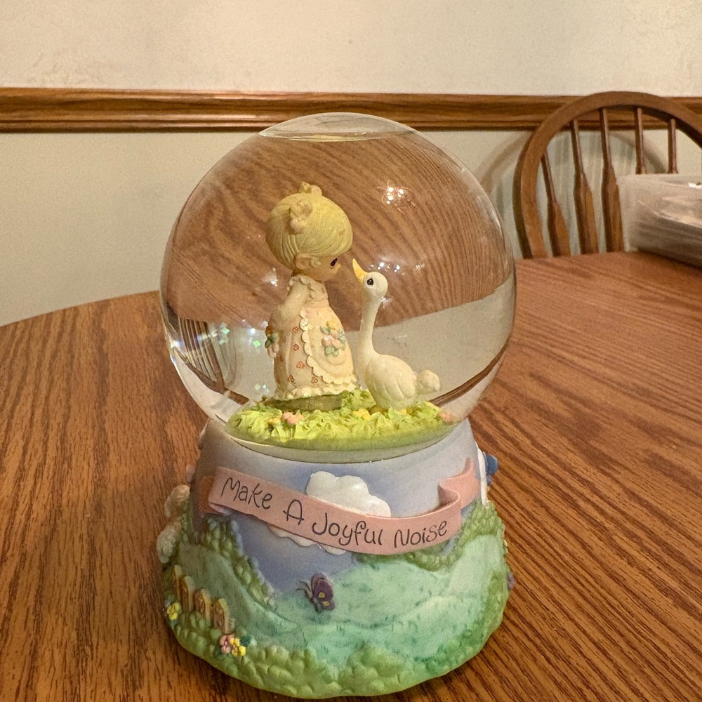 Precious Moments Joyful Noise Snow Globe